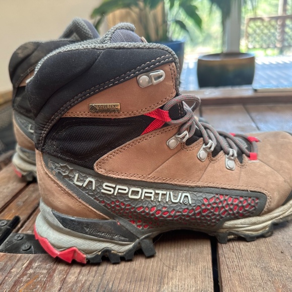 La Sportiva Nucleo High GTX Hiking Boots- 7 - Picture 2 of 4